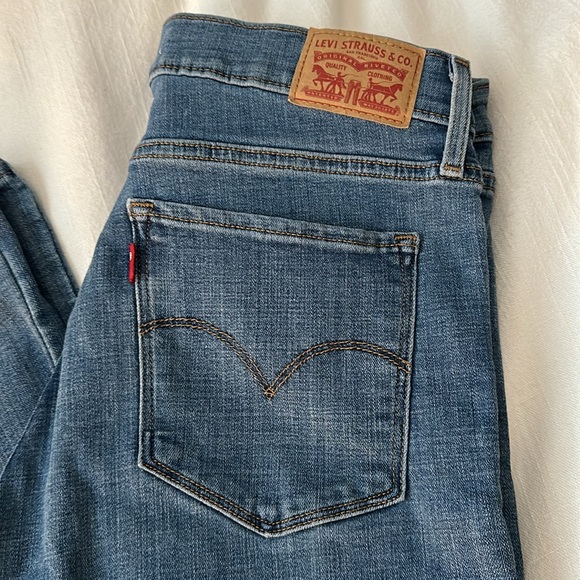 Levi’s 315 Shaping Bootcut - Picture 8 of 10